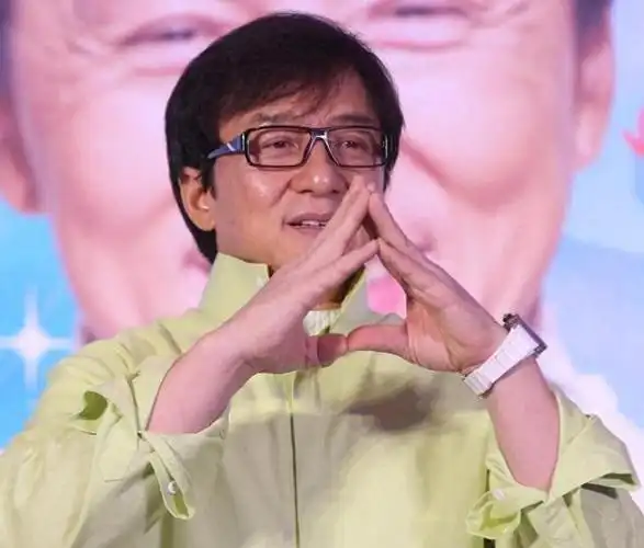 《房道龙与成龙的故事:亲情,时间与隔阂》一个家庭的故事,充满了时间