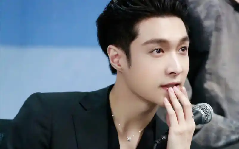 张艺兴的酒窝,我可以!