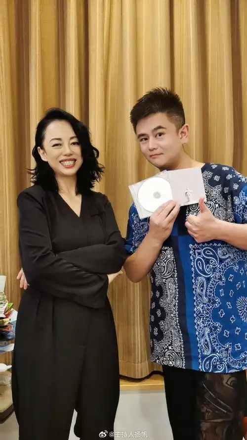 歌手v榜第一##江映蓉骑自行车请战歌手##纪敏佳请战歌手