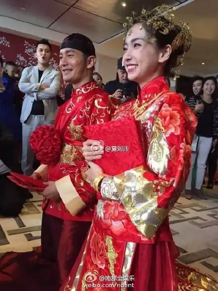 黄晓明杨颖拜天地收红包 婚礼嘉宾名单曝光(图)
