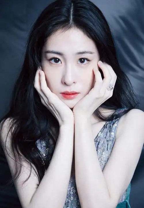 张碧晨吊带亮片裙性感写真图片59