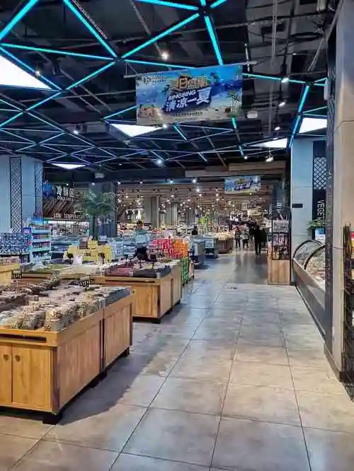 邻里优选超市(橡树林店)-"元旦这三天搞活动,好多东西都很便宜,超市.