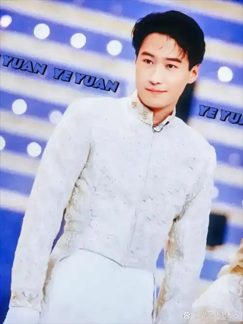 黎明年轻时帅气迷人,是无数少女心中的白马王子.