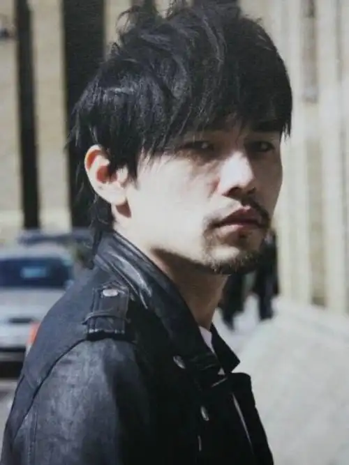 黑色毛衣周杰伦