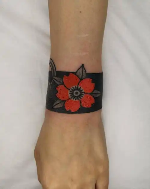 手环遮盖纹身图片_手部老传统樱花纹身图案