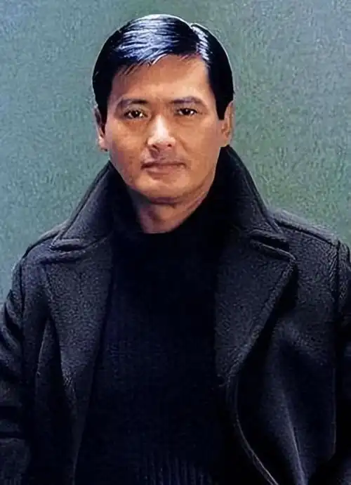 68岁周润发两鬓白发明显裸捐56亿事件再被提起真是个笑话