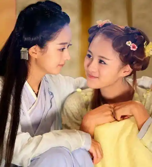 安悦溪回应抢了王梓薇《以爱为营》角色:好好做人_事情_取代了_演出