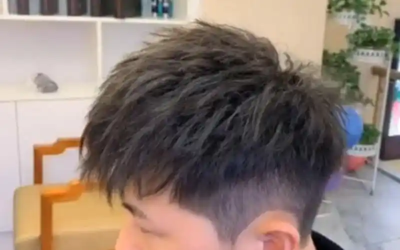 男生发型烟花摩根烫只烫发根不烫尾自然蓬松