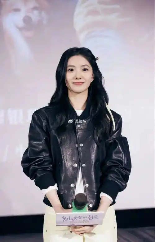 田馥甄因为这次惹了众怒,想赚钱又不想表态,直接把自己在内地复出的路