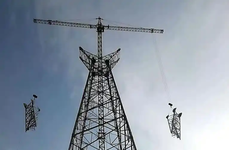 轻型座地双平臂抱杆1超重,超长塔材在高山大岭和江河汛期的运输难题迎