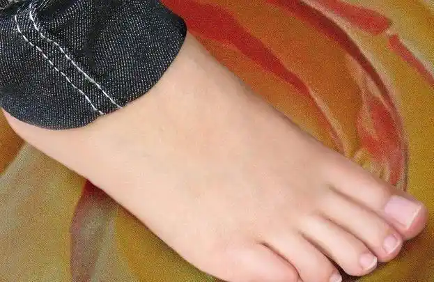 为什么裹小脚这种残忍的行为在当初的民间非常盛行