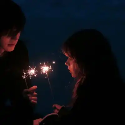 高清拿烟花棒的情头图片,情侣头像图片