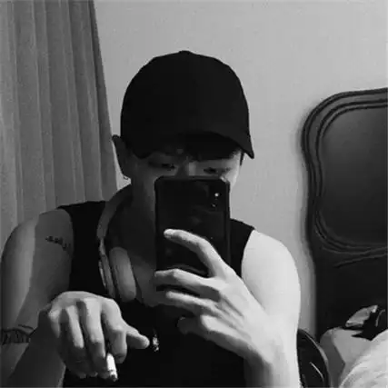 非主流伤感图片男生抽烟喝酒 我怀旧因为我看不到你和未来插图7