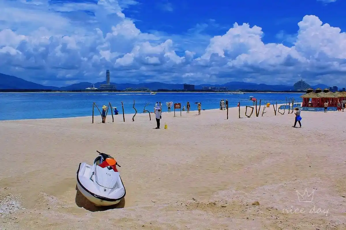 阳光沙滩海浪 #海滩景色美如画 #我的旅行日记 #海南三亚 - 抖音