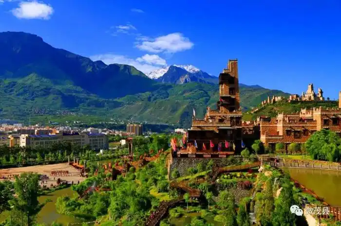 > 详情茂县位于青藏高原东南缘,隶属四川省阿坝藏族羌族自治州,地跨