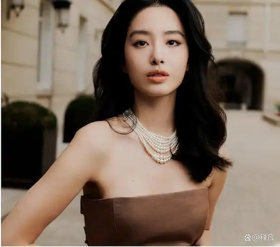 《扫毒3》杨采钰写真露出事业线!肤白貌美太性感撩人