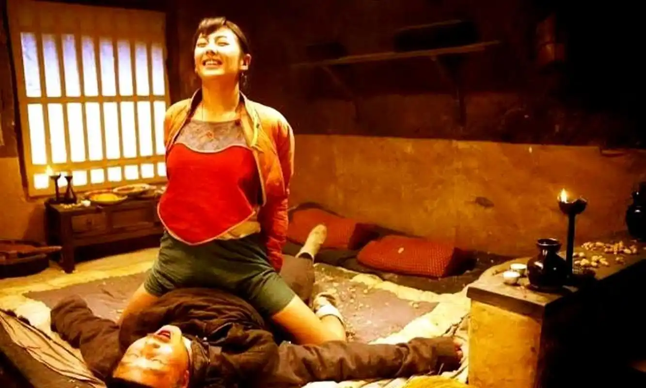 张雨绮在电视剧《白鹿原》中扮演的田小娥角色非常贴合原著,成功地