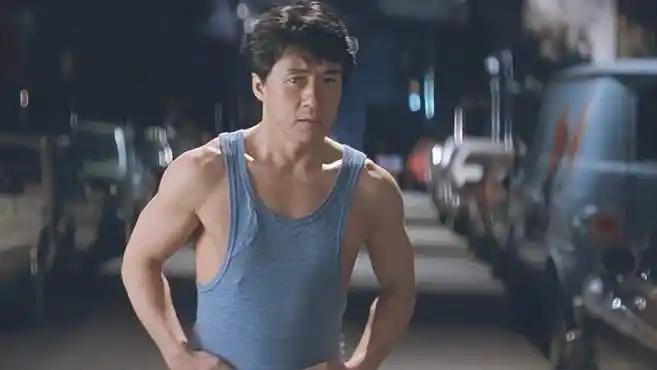 红番区:快来看看年轻的成龙大哥,这肌肉线条,真是没谁了