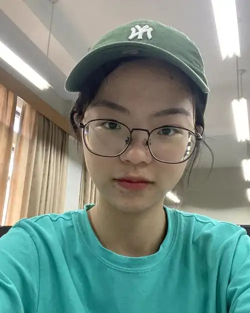 素颜 涂了口红 修过眉毛 原相机