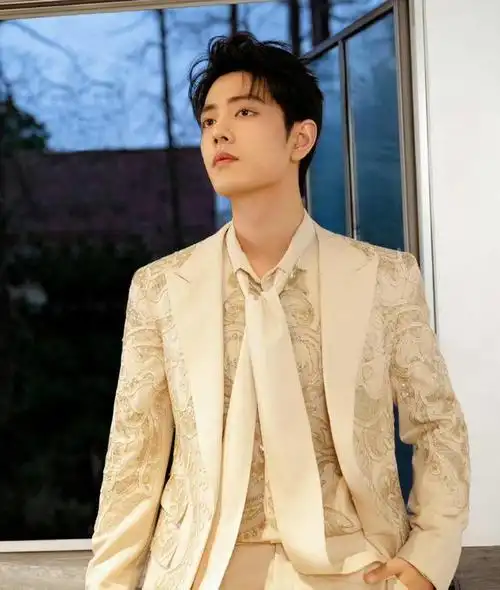 肖战活动新造型,温文尔雅似王子