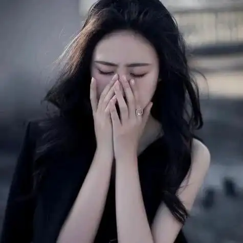 伤感煎熬女人头像图片