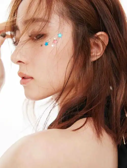 明星 胡冰卿露肩无袖打扮时尚动人写真图片 胡冰卿图片 (1/ 7) 2017