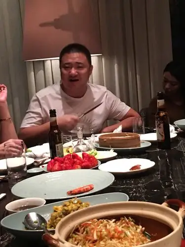 为了和班长喝酒阿伟拼了