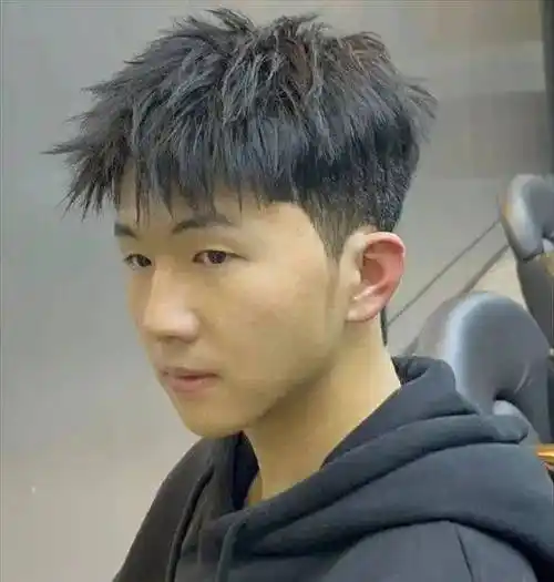 四六分微分碎盖,小鲜肉必备款发型_自然_男生_长度