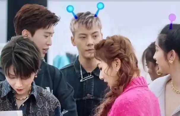 潮流2赵小棠"讨好"陈伟霆太尬,欧阳娜娜撇嘴离开好有眼力劲_范丞丞