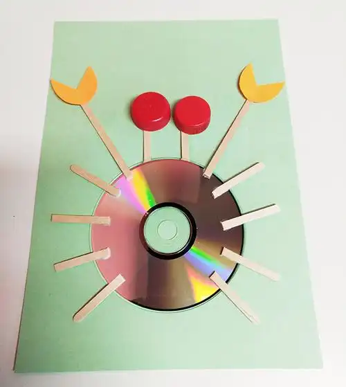 小新姐姐课堂利用废弃光盘做出萌萌哒的小动物