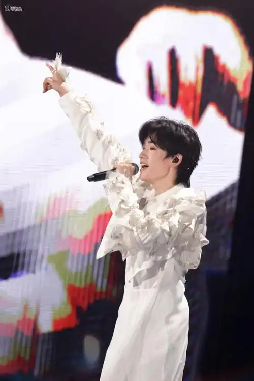 宋亚轩 小王子##海口的风很懂宋亚轩##宋亚轩演唱会solo舞台##宋亚轩