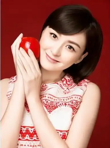 戴娇倩:陪爸爸抗癌多年,富商"苦追"10年才愿嫁,如今被宠如宝