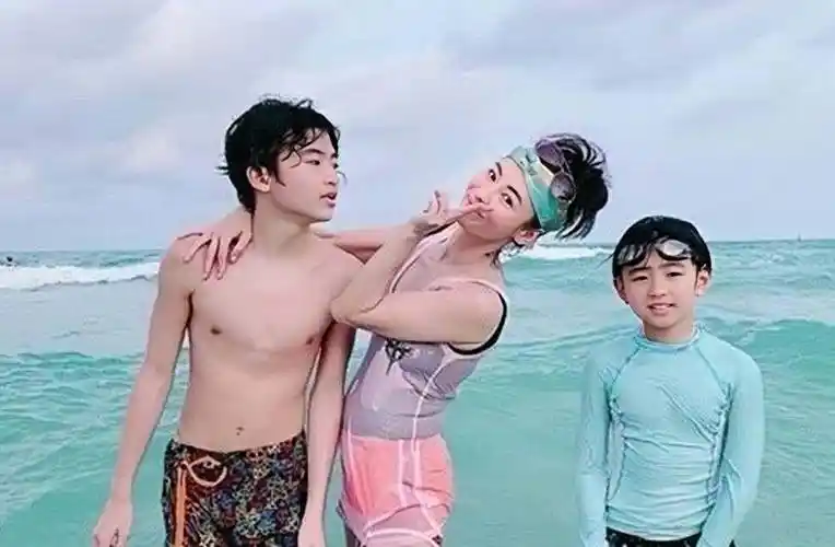 香港知名女星张柏芝被曝怀四胎,孩子父亲身份成谜_网友_谢霆锋_儿子