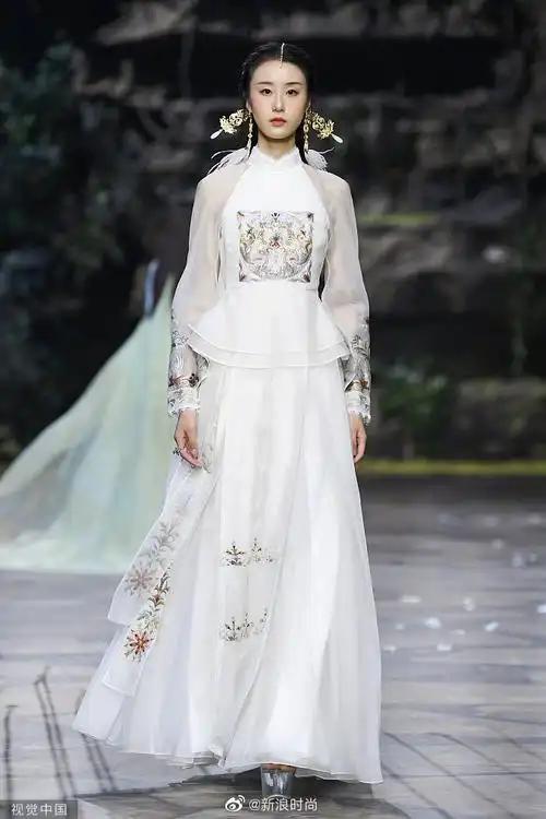 盖娅传说·熊英2022春夏大秀_高清图集_新浪网