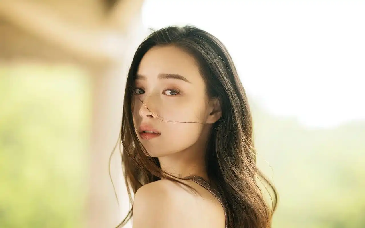 倪妮性感忧郁写真高清桌面壁纸