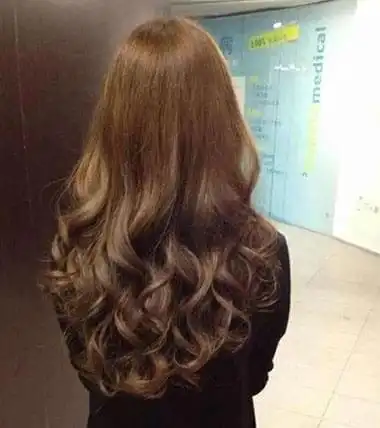 下面好发型就来分享一些适合中长发的卷发造型