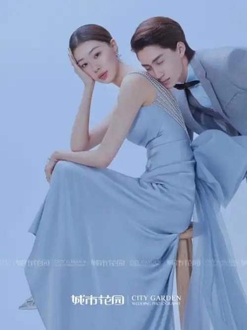 这套蓝色背景婚纱照太好看了吧