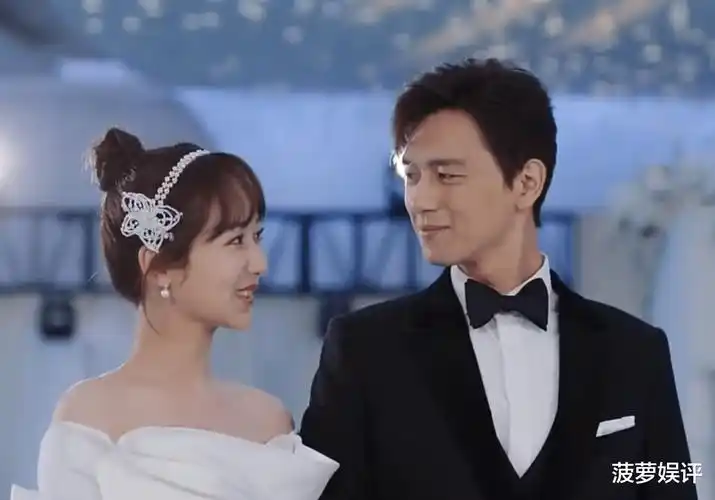 那就是李现和杨紫饰演的韩商言和佟年了,没想到两人的婚礼竟然是在