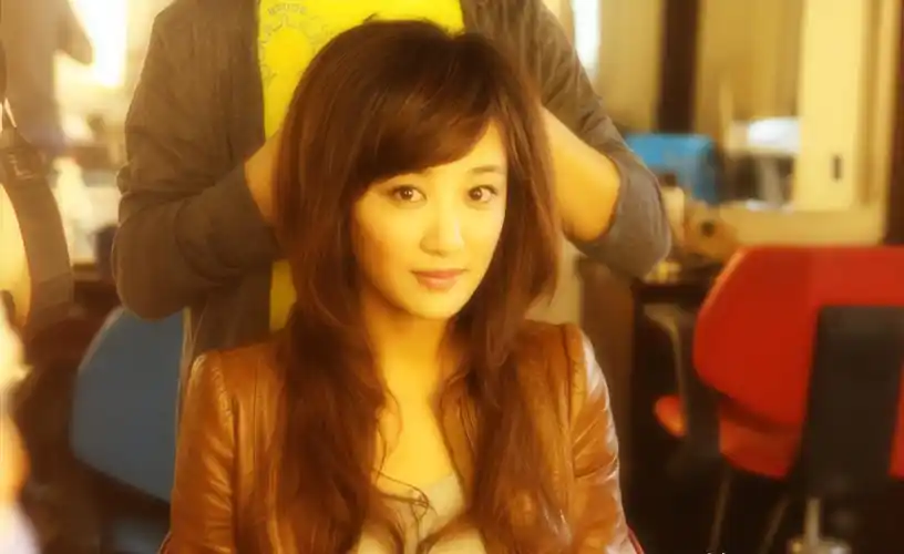 主播左岩:曾和杨迪传绯闻,离开浙江卫视后,低调嫁普通人也幸福_节目