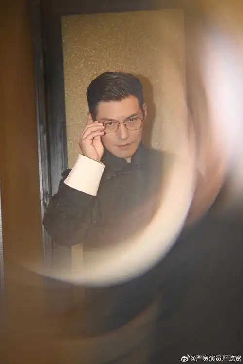 上海时装周开幕秀,用惊艳绝不为过为最帅气的设计师苏雅维喝彩#严屹宽