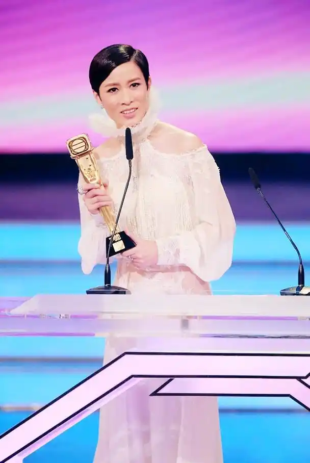 p>佘诗曼,1975年5月28日出生于香港,中国香港女演员,毕业于 a target