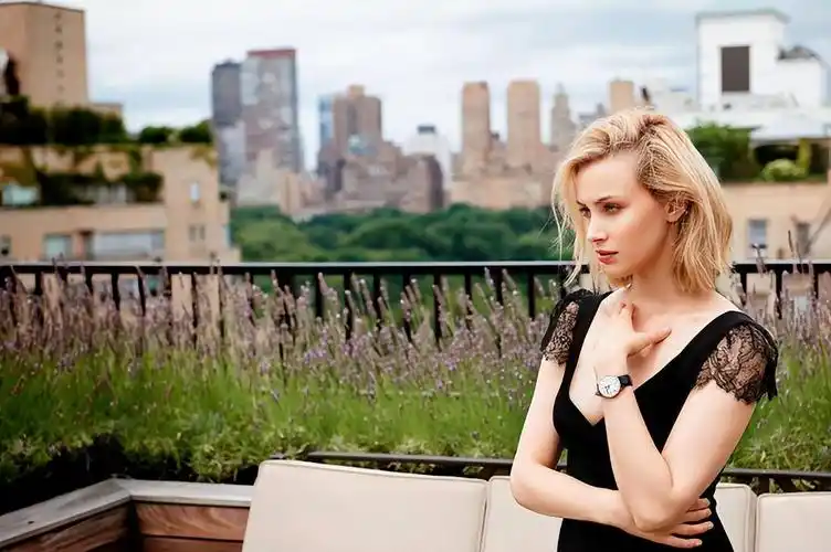 英国美女远嫁中国5年生下3个孩子后竟哭着说不想回英国了