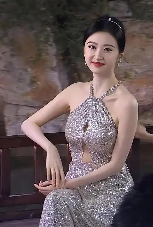 皮相美人和骨相美人的区别,看36岁景甜和43岁的董洁就知道了|杨幂