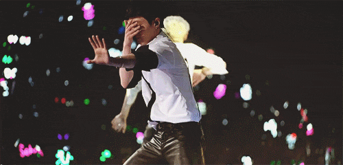 看这10张图不觉得张艺兴单纯,很懂套路,尤其是最后那眼神_网易订阅