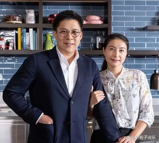 郭晶晶与霍启刚这对豪门清流,无论走到哪里都是焦点,更有不少网友对