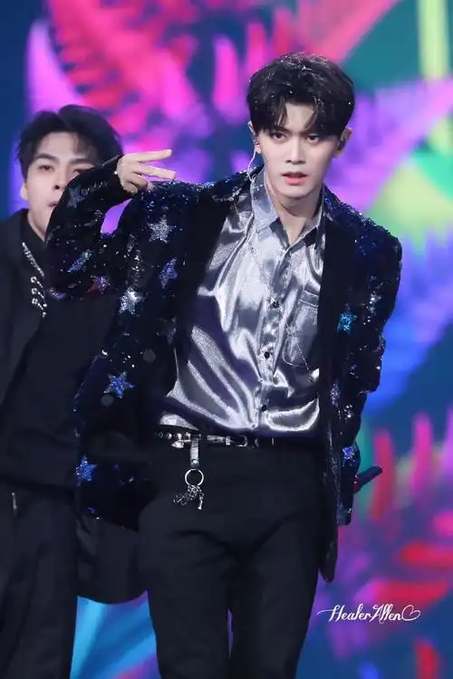 任嘉伦超话94#任嘉伦2021嘉速前进#20201231 跨年舞台 补档重温一下