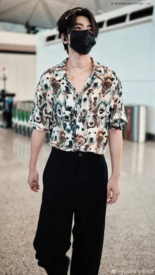 花衬衫的蔡徐坤又帅晕咯#蔡徐坤 泰国人气