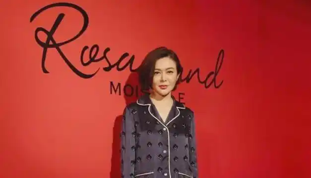 关之琳与向太同框,被赞好似两代人,40年美貌不垮,真女神|成龙|刘銮雄