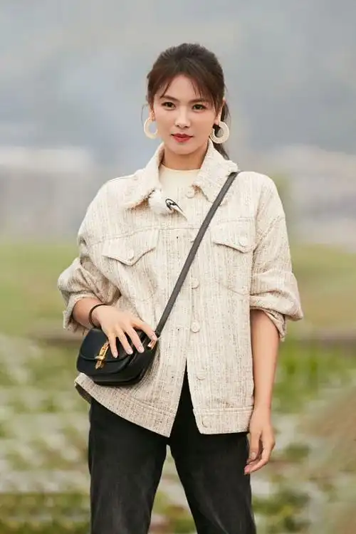 2021年5月6日讯,近日刘涛亮相《妻子的浪漫旅行5》并拍摄一组写真.