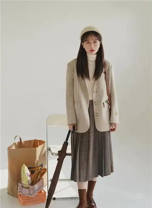 2021年春天流行的"毛呢小西装",下装这样搭配很时髦,有韩范!